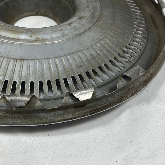 Vintage '69 Buick Wildcat Hubcap 15” Wheel Hub Cap OEM Part - Picture 4 of 7